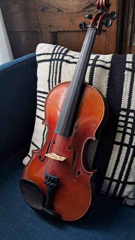 Acheter Violon 4/4 Markneukirshen Bon état - 700,00 € Violon 4/4 Markneukirshen Bon état - reconditionné disponible sur Zic Ethic